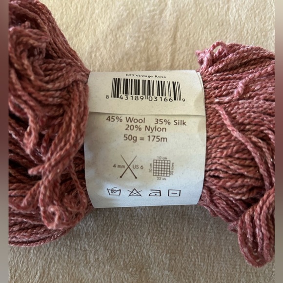 Elsebeth Lavold Silky Wool Yarn Made in Italy - Picture 4 of 5